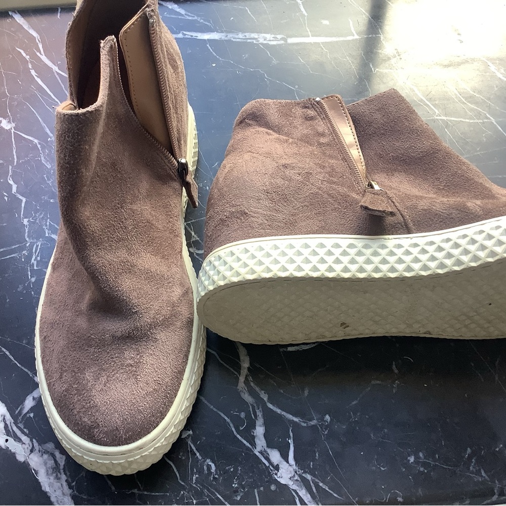 AEROSOLES Brown Suede Ankle Booties Women 9